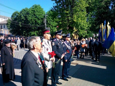 У Чернівцях вшанували воїнів-визволителів на Соборній площі (ФОТО)