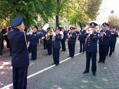 У Чернівцях вшанували воїнів-визволителів на Соборній площі (ФОТО)