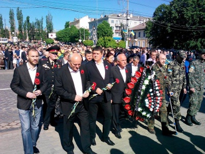 У Чернівцях вшанували воїнів-визволителів на Соборній площі (ФОТО)