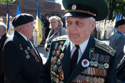 9 травня у Чернівцях: ветерани згадують війну (ФОТО)