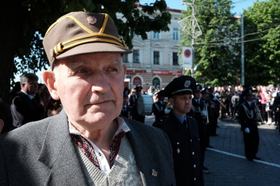 9 травня у Чернівцях: ветерани згадують війну (ФОТО)