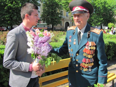 9 травня у Чернівцях: ветерани згадують війну (ФОТО)