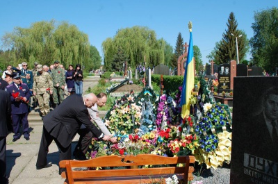 Влада Буковини вшанувала полеглих Героїв АТО та Небесної Сотні  (ФОТО)