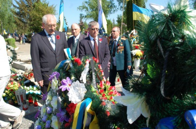 Влада Буковини вшанувала полеглих Героїв АТО та Небесної Сотні  (ФОТО)