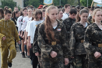 Школярі в Чернівцях змагаються у військово-патріотичній грі «Захисник» (ФОТО)