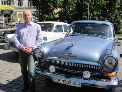 Чернівецький лікар відновлює раритетні автомобілі