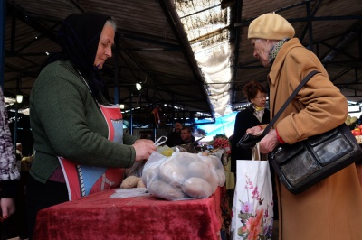 На ринках Чернівців простоює тисяча місць