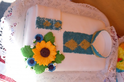 У Чернівцях продають торти у вигляді вишиванок та українського прапора (ФОТО)