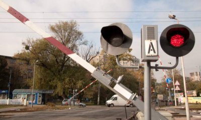 Водій маршрутки на Буковині збив шлагбаум на залізничному перегоні