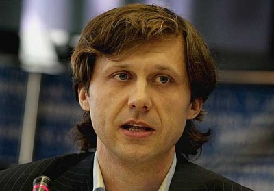 Мінекології погрожує відібрати ліцензію в "Укрнафти" Мінекології погрожує відібрати ліцензію в "Укрнафти"