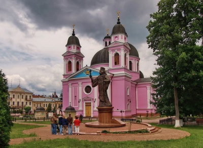 У Чернівцях "Майдан" вимагає в мерії не виділяти Московському патріархату 1,5 гектари землі