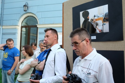 Війна в об’єктиві: журналісти з Буковини представили світлини з фронту (ФОТО)