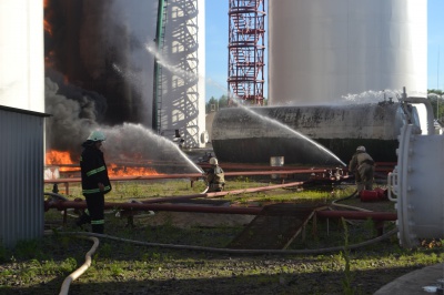 Аваков: У пожежі на нафтосховищі загинули троє пожежників