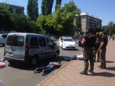 У центрі Києва відбулося затримання із стріляниною