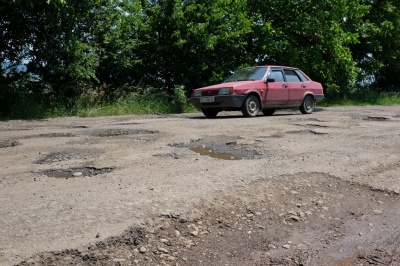 Ремонт дороги на Заставну призупинили через проблеми із фінансуванням (ФОТО)