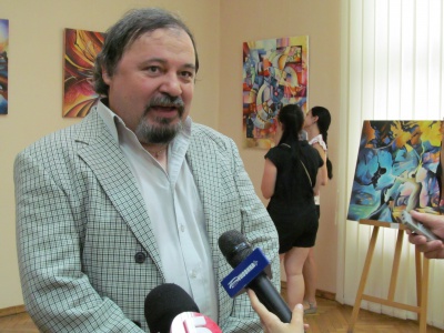 У Чернівцях відкрили виставку художника-абстракціоніста Ласло Чока (ФОТО)