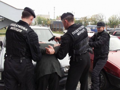 Податкові міліціонери Буковини склали іспити зі стрільби та юриспруденції