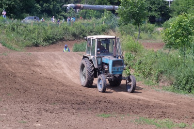 У Чернівцях на автокросі горів автомобіль спортсмена із Болгарії (ФОТО)