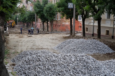 Як ремонтують вулицю Хмельницького у Чернівцях (ФОТО)