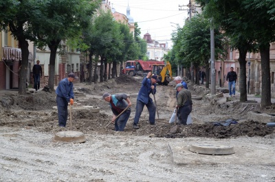 Як ремонтують вулицю Хмельницького у Чернівцях (ФОТО)