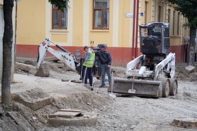 Як ремонтують вулицю Хмельницького у Чернівцях (ФОТО)