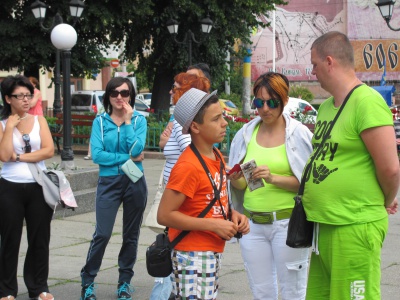 Туристичний бум у Чернівцях: у вихідні місто заполонили тисячі гостей (ФОТО)