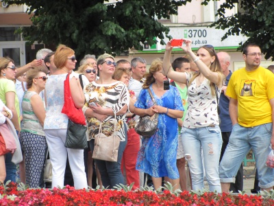 Туристичний бум у Чернівцях: у вихідні місто заполонили тисячі гостей (ФОТО)