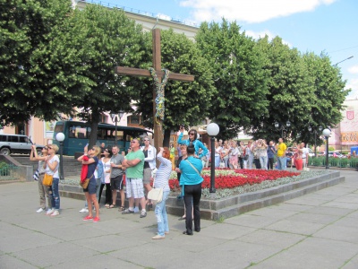 Туристичний бум у Чернівцях: у вихідні місто заполонили тисячі гостей (ФОТО)