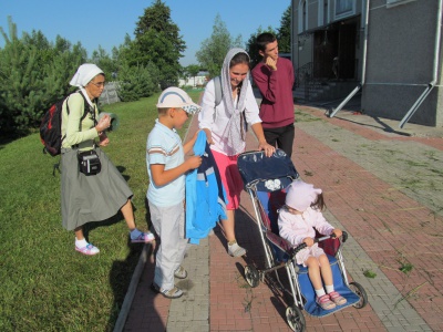 Паломники на Буковині йдуть хресною ходою в монастир у Хрещатику (ФОТО)