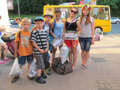 Дітей з Луганська, які відпочивали на Буковині, проводжали додому (ФОТО)