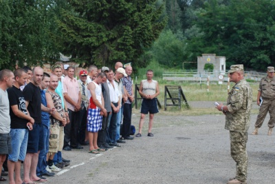 З Чернівців на військові навчання відправили першу групу мобілізованих шостої хвилі (ФОТО)