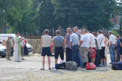 З Чернівців на військові навчання відправили першу групу мобілізованих шостої хвилі (ФОТО)