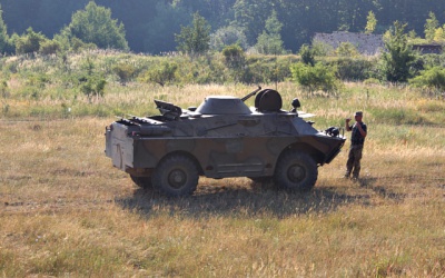 Сотня студентів ЧНУ на полігоні вчиться стріляти та їздити на БРДМ (відео)