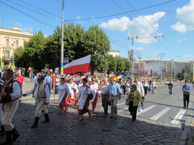 Прапор України під час відкриття Петрівського ярмарку винесли військовослужбовці (ФОТО)