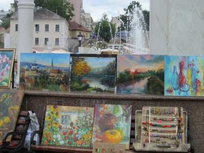 У містечку майстрів на "Петрівському ярмарку" художники продають портрет Кузьми