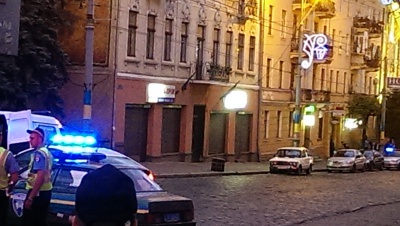 У підозрілому пакеті в центрі Чернівців виявилася частина військової антени (ФОТО)