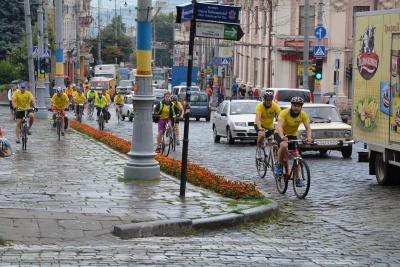 Екс-прем’єр Литви приїхав на велосипеді в Чернівці (ФОТО)