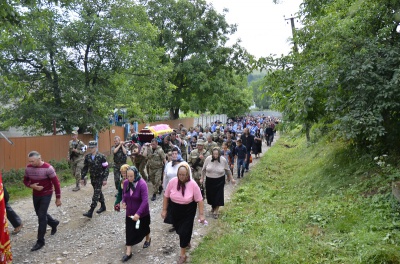 Загиблого в АТО буковинця Миколу Соловія провели в останню путь (ФОТО)