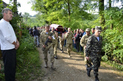 Загиблого в АТО буковинця Миколу Соловія провели в останню путь (ФОТО)