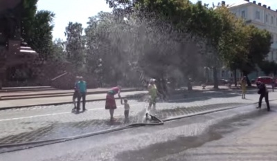 Чернівчан "поливатимуть" на вулицях щодня за 30-градусної спеки