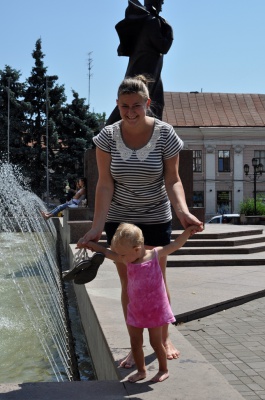 Спека в Чернівцях: в аптеках і по воду черги (ФОТО)