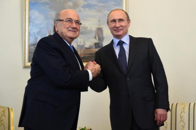 В інтернеті висміяли фото президента ФІФА з Путіним