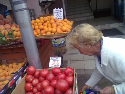 На ринках Чернівців овочі та фрукти продають дорожче через засуху