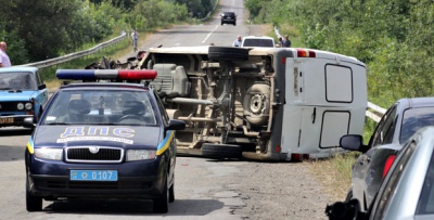 ДТП під Сторожинцем, отруєння у дитсадку і списки ухильників на білбордах: 5 новин, які ви могли пропустити