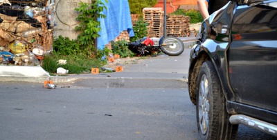 На Буковині іномарка зіткнулася з мотоциклом: водії відбулися переляком