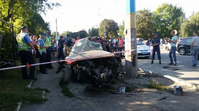 Водія після ДТП на Головній у Чернівцях вирізали з машини, - ДАІ