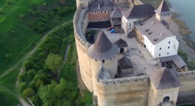 З’явилось вражаюче відео Хотинської фортеці, зняте з дрона (ВІДЕО)