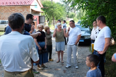 У Чернівцях люди протестують проти забудови, яка може завалити їхні будинки (ФОТО)