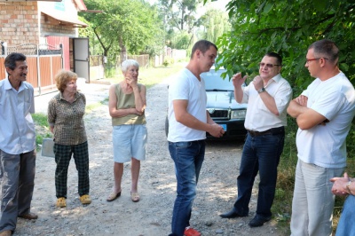 У Чернівцях люди протестують проти забудови, яка може завалити їхні будинки (ФОТО)