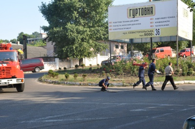 Пожежу на вул. Севастопольській у Чернівцях локалізували. Небезпеки перекидання вогню немає (ФОТО)